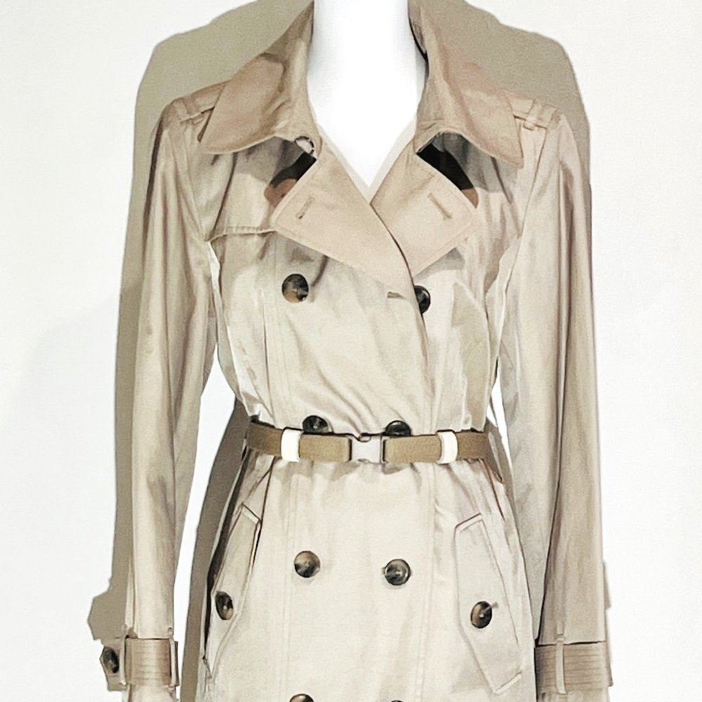 Classic Women's Trench Coat - Beige